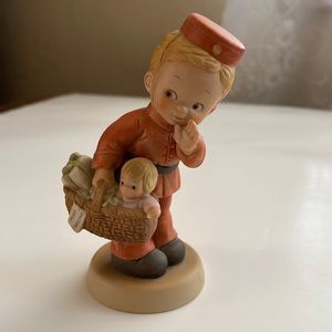 Enesco, “Special Delivery”, Memories Of Yesterday, 1998 figurine, 5.50”T